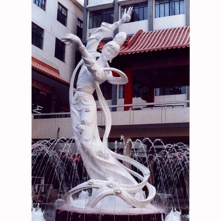 楼永泉雕塑《天女散花》