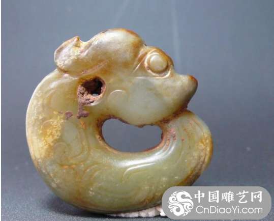 商代玉石雕刻艺术与青铜器雕塑，在中华文明文化史上占有重要地位