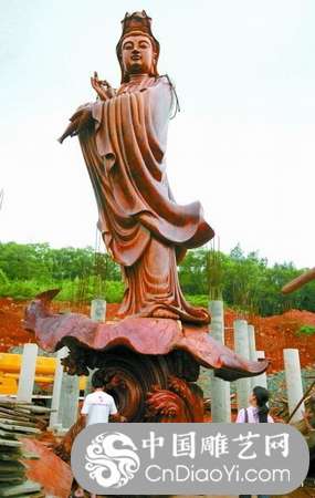 国内最大红木雕观音像泉州亮相（图）
