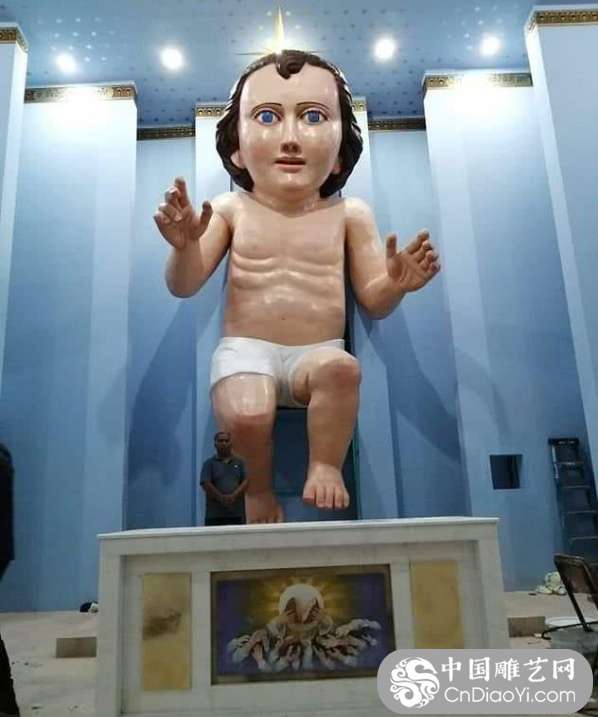 墨西哥教会竖立世界最大婴儿耶稣雕塑，撞脸多位名人遭众吐槽恶搞