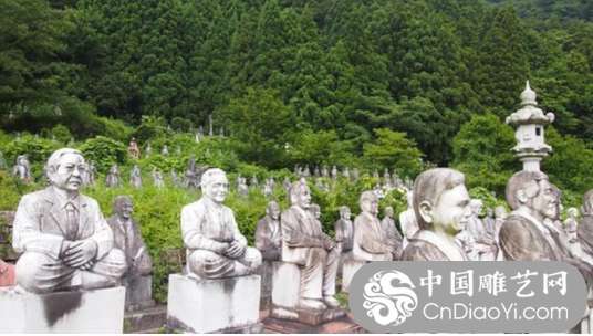 日本土豪为亲人建雕塑，800个花费近4个亿，网友这个真不错！