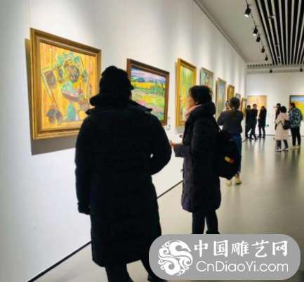 俄罗斯油画雕塑（美术）展开展 百余幅油画精品引各地游客驻足欣赏