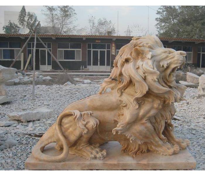 石雕爬狮_石雕爬狮(图片)