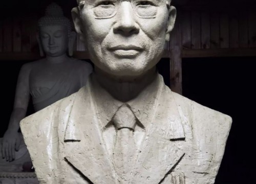 雕塑家李广玉为钟南山先生塑像 致敬抗疫精英